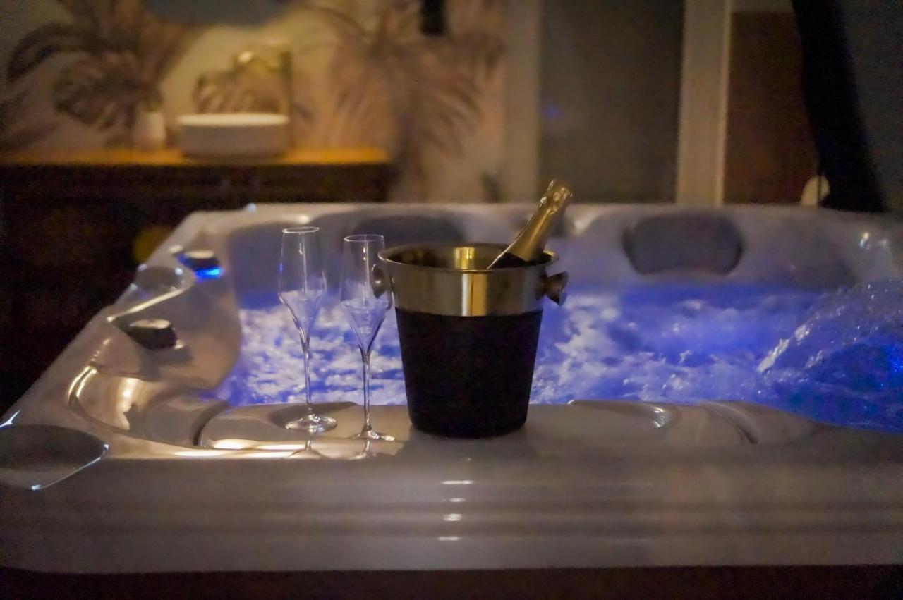 Maison Eliste - Love Gite Chic Avec Jacuzzi Interieur ลา กาซิลยี ภายนอก รูปภาพ